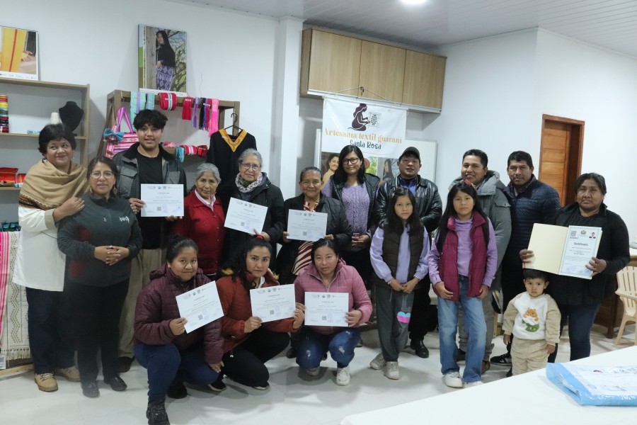 Tejedoras de Santa Rosa e Ivo fortalecen sus emprendimientos con formaci&oacute;n en dise&ntilde;o y confecci&oacute;n