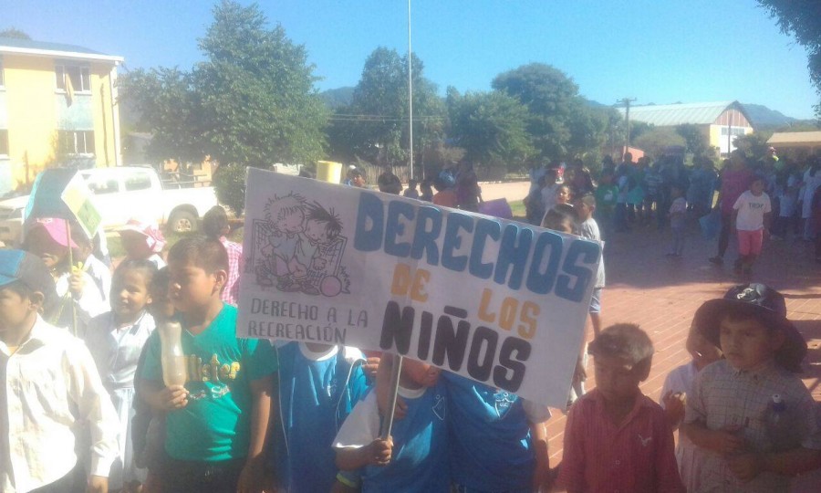Marcha por la defensa de los derechos de los ni&ntilde;os y ni&ntilde;as